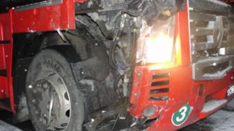 Dėl vairuotojo nepasirinkto saugaus greičio į avariją pateko 3 automobiliai (foto)