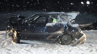 Dėl vairuotojo nepasirinkto saugaus greičio į avariją pateko 3 automobiliai (foto)