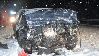 Dėl vairuotojo nepasirinkto saugaus greičio į avariją pateko 3 automobiliai (foto)