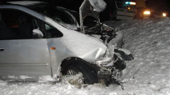 Dėl vairuotojo nepasirinkto saugaus greičio į avariją pateko 3 automobiliai (foto)