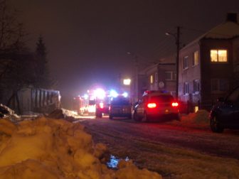 Lakštingalų gatvėje namas degė atvira liepsna