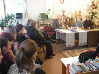 Karolinos Praniauskaitės Nerimdaičių filialo bibliotekoje paminėtos V. Mačernio 90-osios gimimo metinės