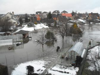 Potvynio vanduo vėl sėmė Virvytės ir P.Genio gatvės gyventojų sklypus (foto)