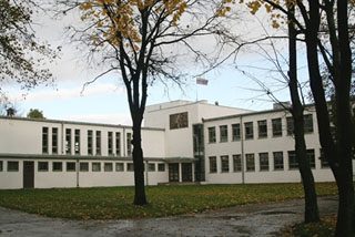 Gimnazistas rūkė mokyklos teritorijoje