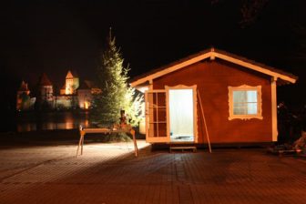 Trakuose iki Trijų karalių ūžaus Kalėdų senelių sostinė